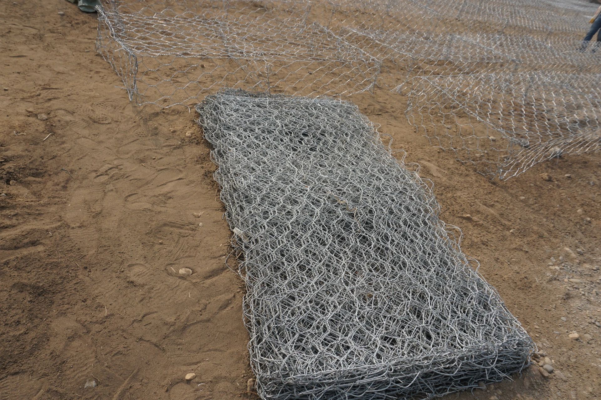 Rock-Solid Design: Why Wire Baskets Are Perfect for Retaining Walls